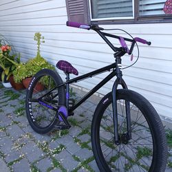 Band new Mafia wheelie seat purple/pink