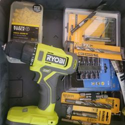 Ryobi 18V ONE+ 1/2 in. Cordless Drill/Driver kit. 