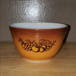 Vintage Pyrex Orchard 1 .5 quart