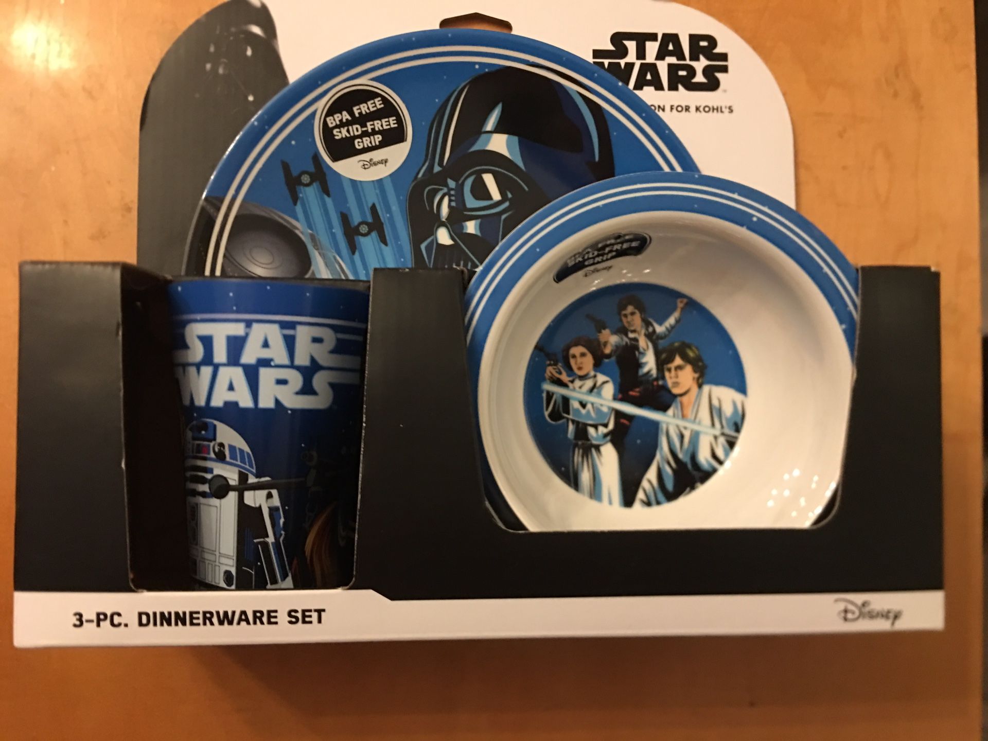 Star Wars Disney plate, cup and bowl ensemble