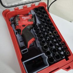 Milwaukee 3/8 Stubby Impact Wrench And Socket Set 