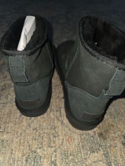 UGG // CLASSIC ULTRA MINI BLACK
