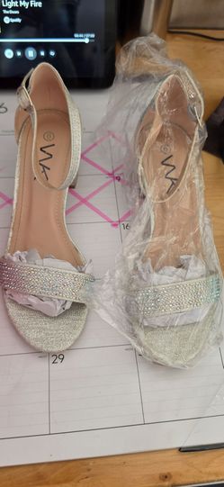 Young girls shoes size 6