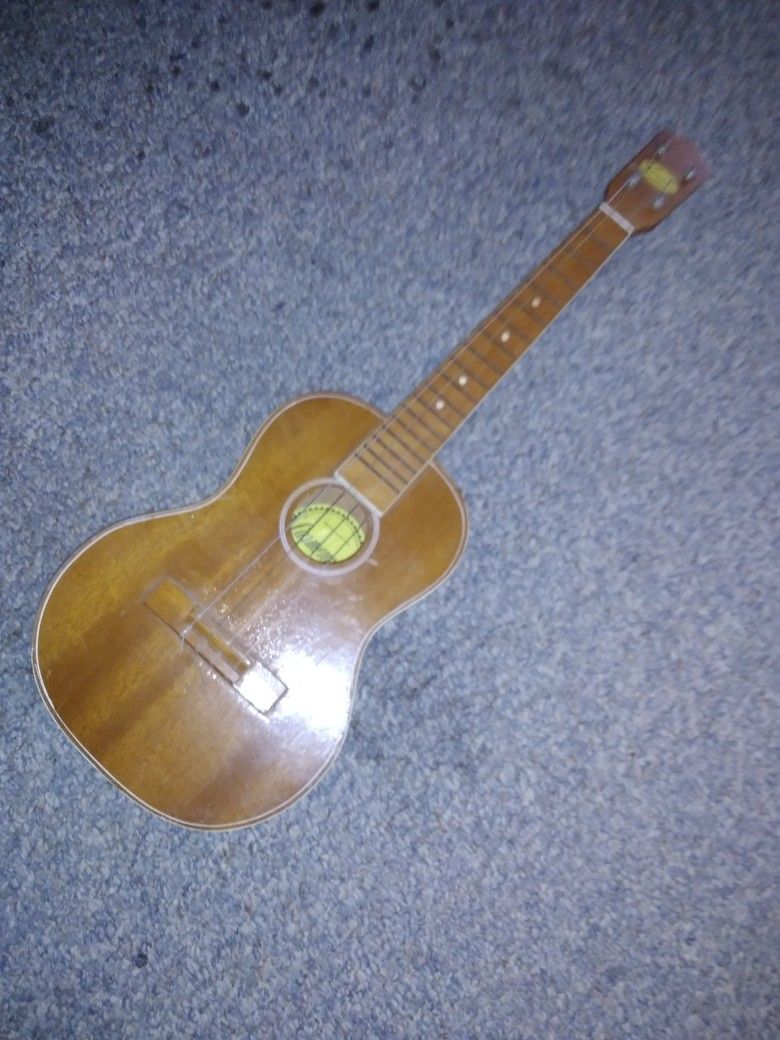 Vintage. 1960. KENT. BARITONE UKALALE GREAT SOUND. 100 BUCKS. OR BEST OFFER
