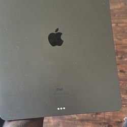 ipad pro. 128 gbs 12.9 in