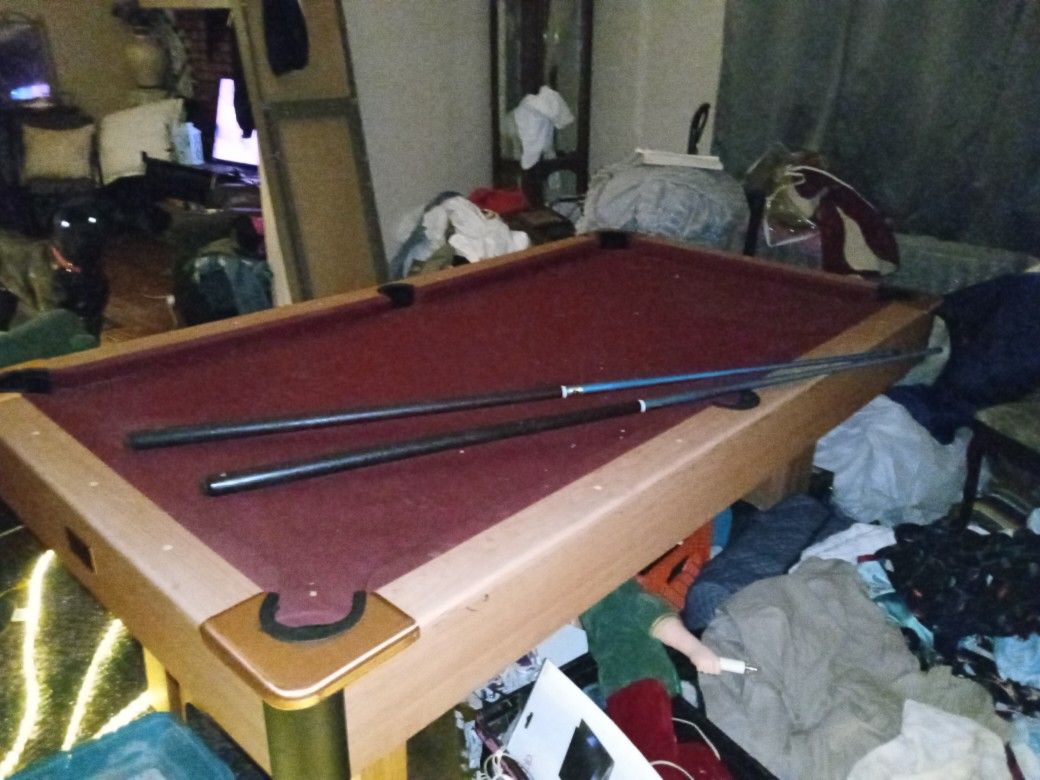 Minnesota Fats Collectors Edition Red Felt Pool Table.