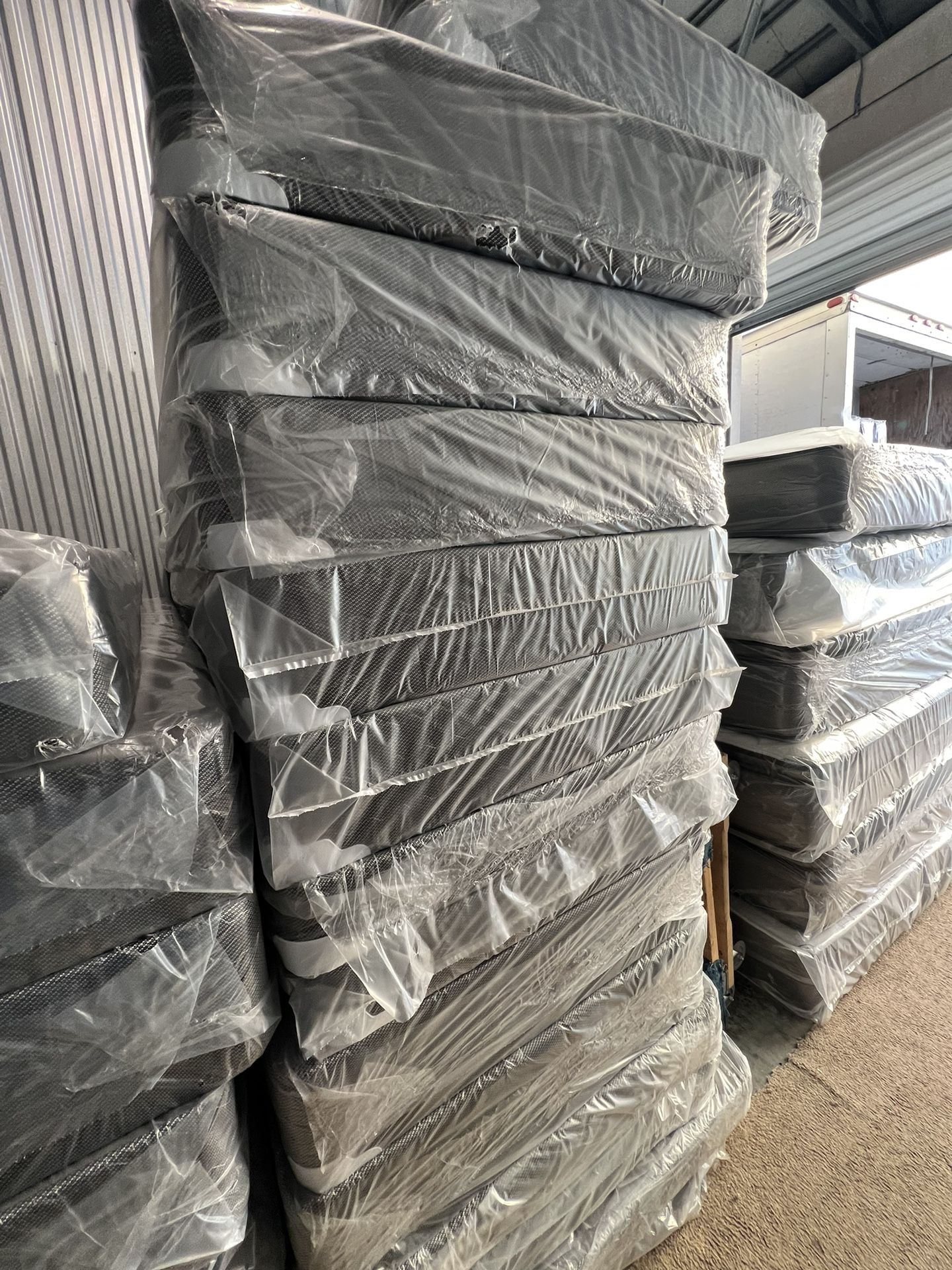 Mattresses: twin full  queen regular  Colchon Nuevo Colchones plush or pillow top available cama bed mattress