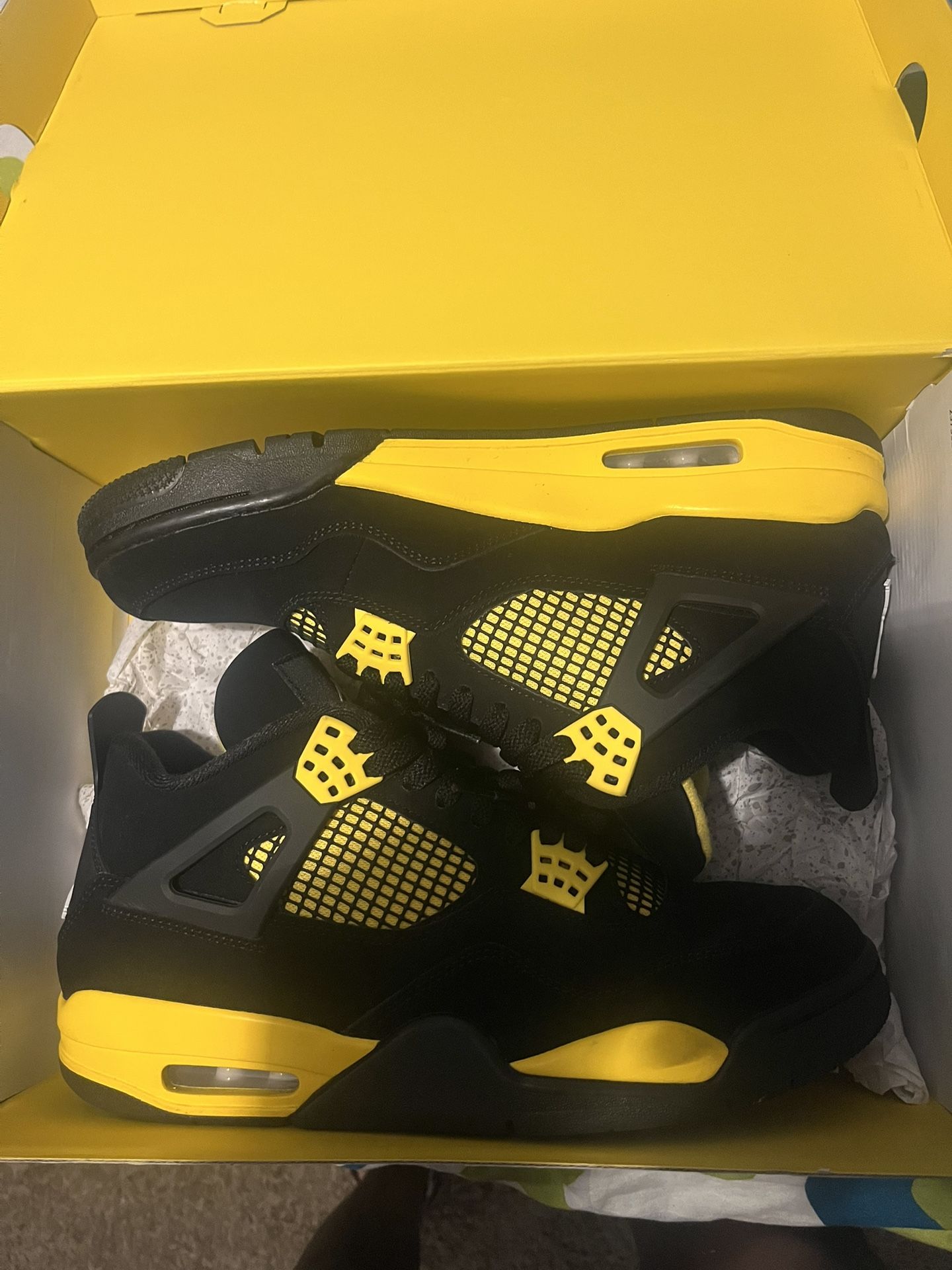 Jordan Retro 4 Thunder