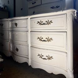 Gilden Antique 73in Wide Dresser x Hampton Roads,Va