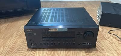 Onkyo TX-SR702 7.1 Channel THX AV Receiver – 100W per Channel