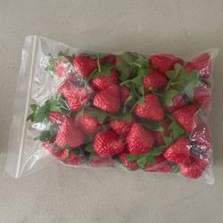 Plastic Strawberries 50 Ct