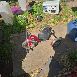 Schwinn Clasic tricycle Roadster.. Needs One tube.some Rust