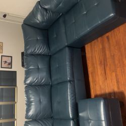 Teal right facing sectional w/ ottoman