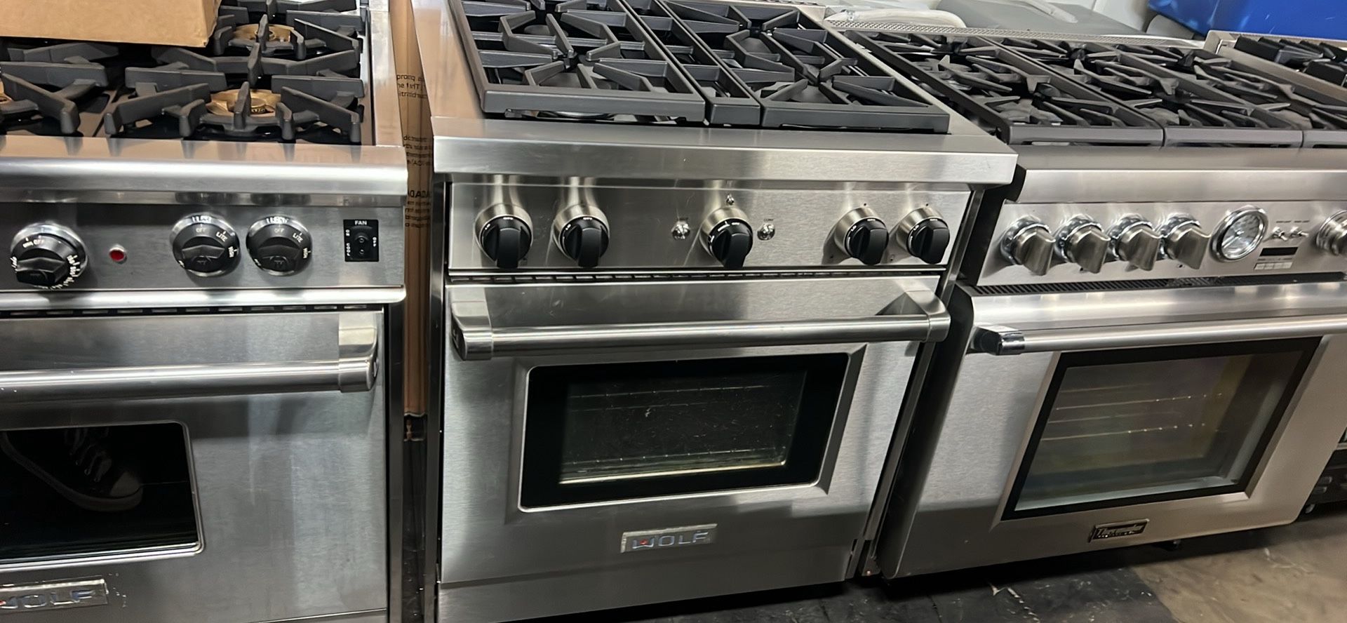 Wolf 30”Wide Gas Range Stove In Stainless Steel 4 Burners