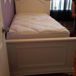Cama Y Coqueta 