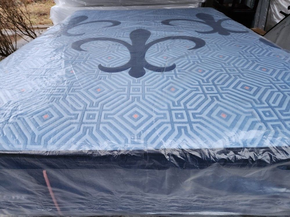 Queen Stearns And Foster Hybrid Set