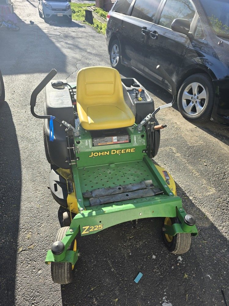 John Deer Z225