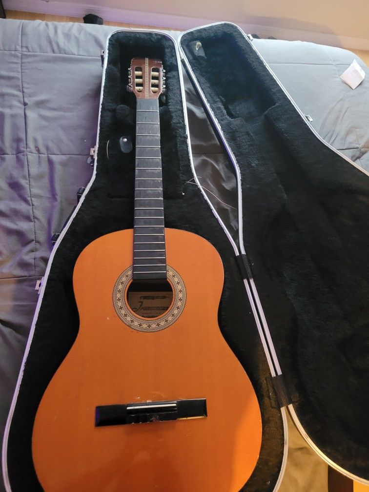 Franciscan Guitar Model CN6 With Case