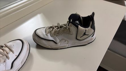 Kids Jordan shoes 2y
