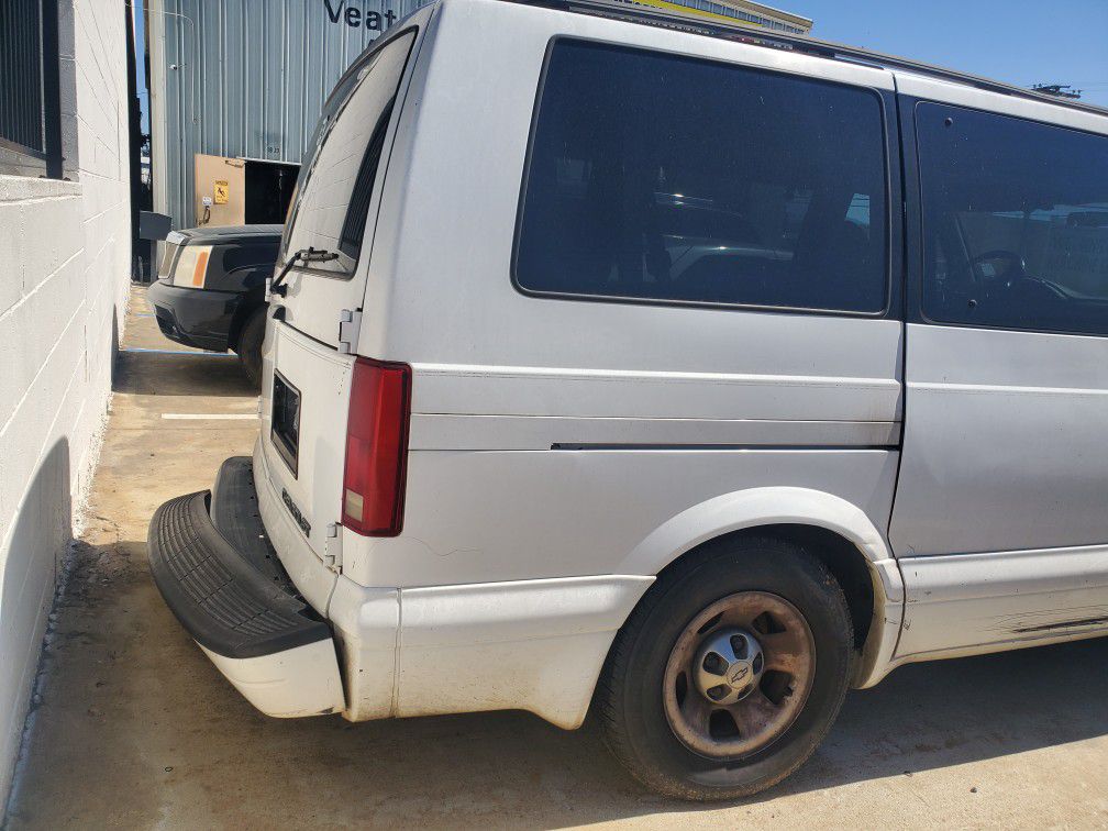 1997 Chevy Astrovan 4.3 2WD part out