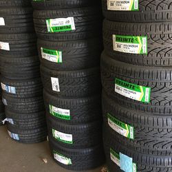 305 35 24 Set Of New Tires 
