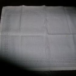 One 23" x 17" Well Made Cloth Place Mat