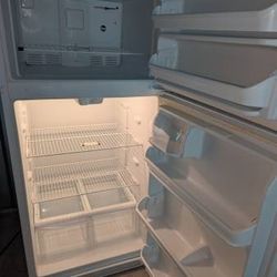 Fisherbrand  Commercial Fridge / Top Freezer With Microwave 