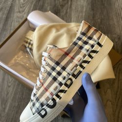 Burberry Shoes 
