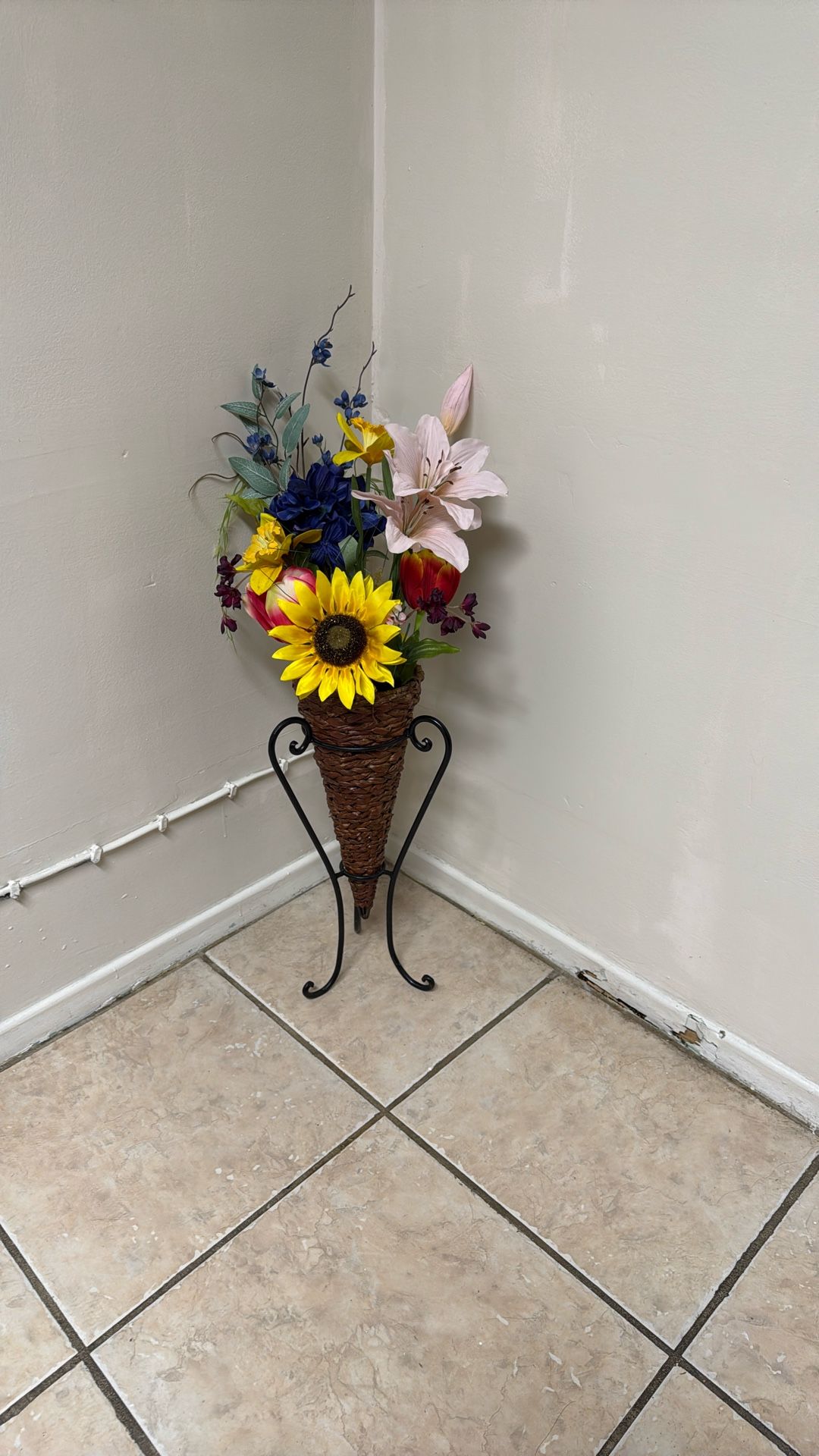 Wicker Flower Vase With Metal Stand