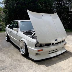 BMW E30 M3 Body Kit + M3 Evo Rear Spoiler