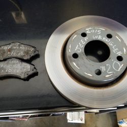 1 Rotor And 1pad Outer, 1 Pad Inner For $30 Fix On a 2015 Jeep Wrangler  Like New