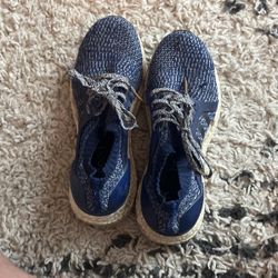 Selling Adidas Shoes Very Comfortable But They Are Used