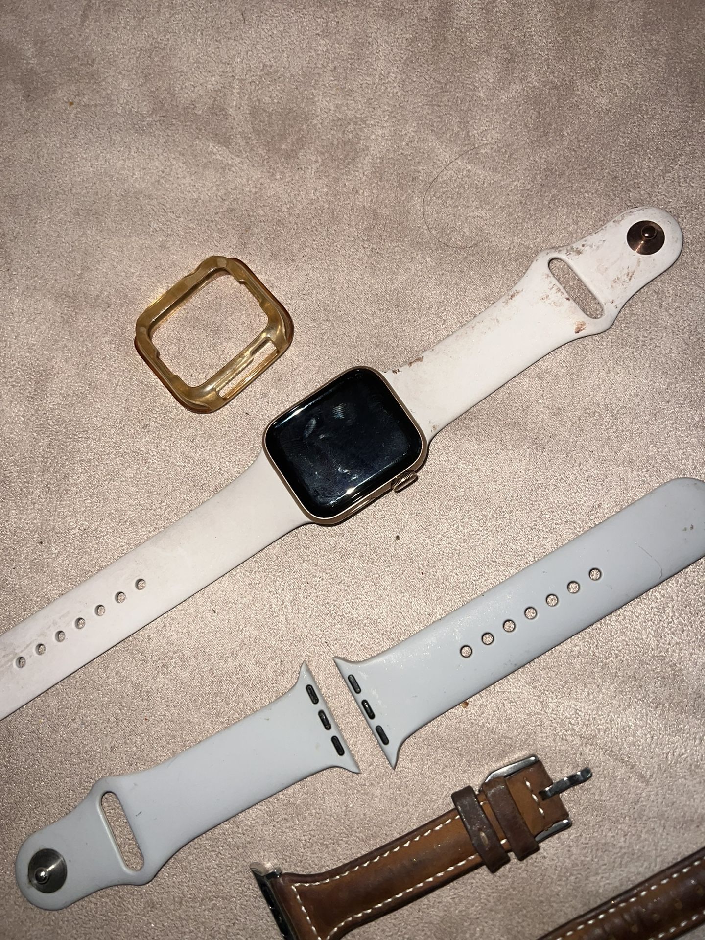 Apple Watch Series 5 W/ Watch Bands