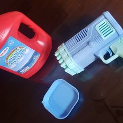 Bubble Gun With Bubble Solution