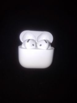 Apple Airpod 4 with charging case