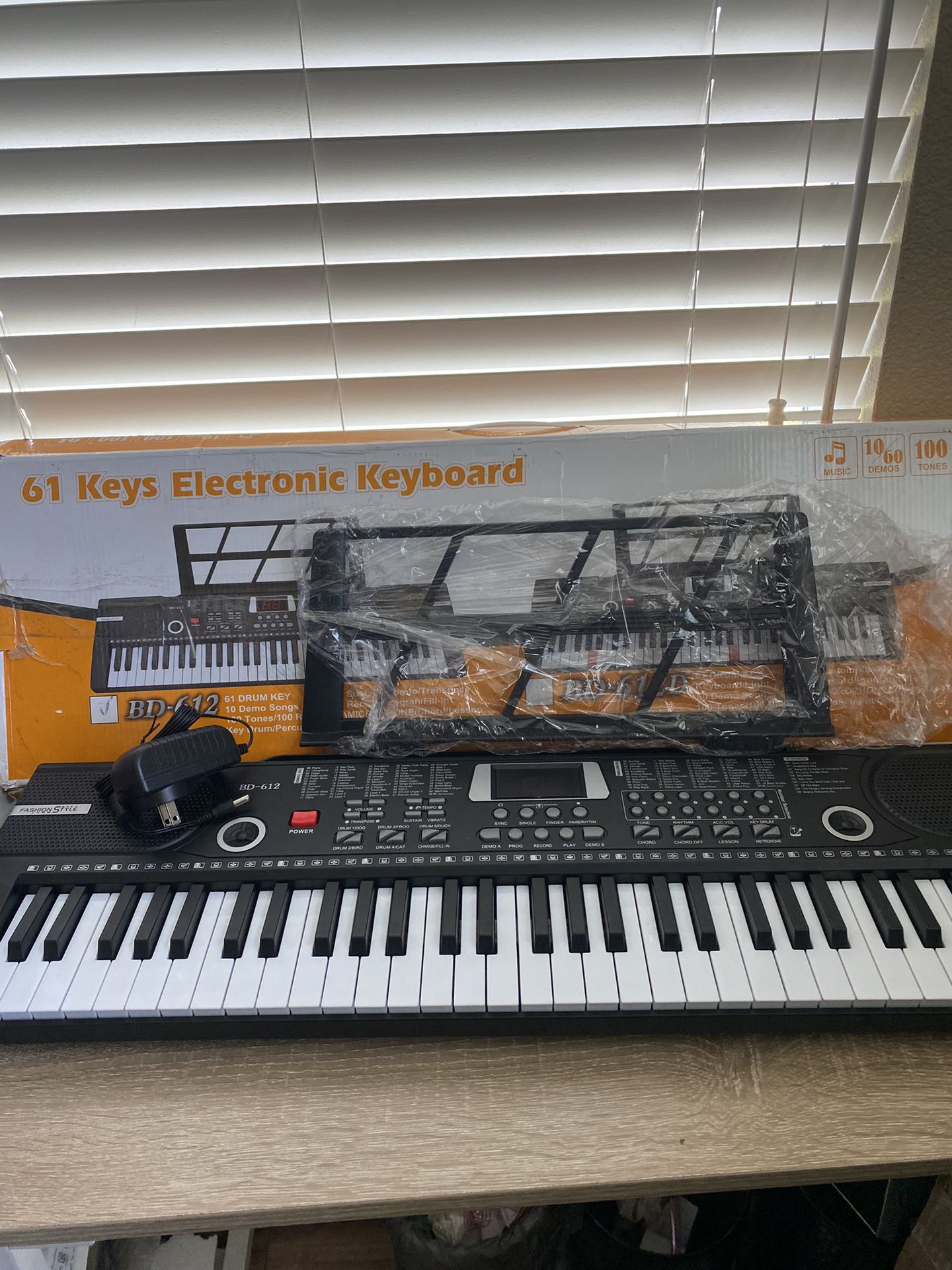 BD-612 61 Keys Keyboard/Kids Piano Keyboard with UL Adaptor, Speaker, Microphone