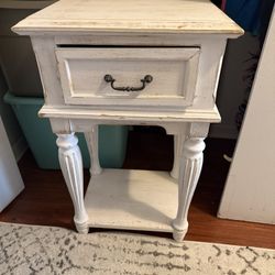 Distressed Side Table ( White)