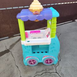 Play-Doh Kitchen Creations Ultimate Ice Cream Toy Truck