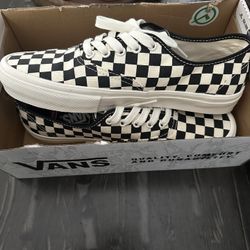 Brand new Vans (Skate Authentic Checkerboard) 