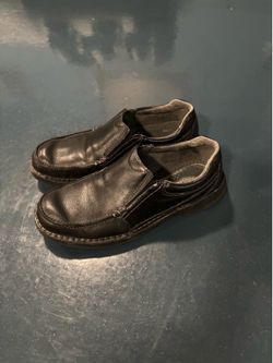 Men’s leather dress shoes size 9