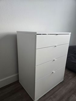 4-Drawer Dresser Chest