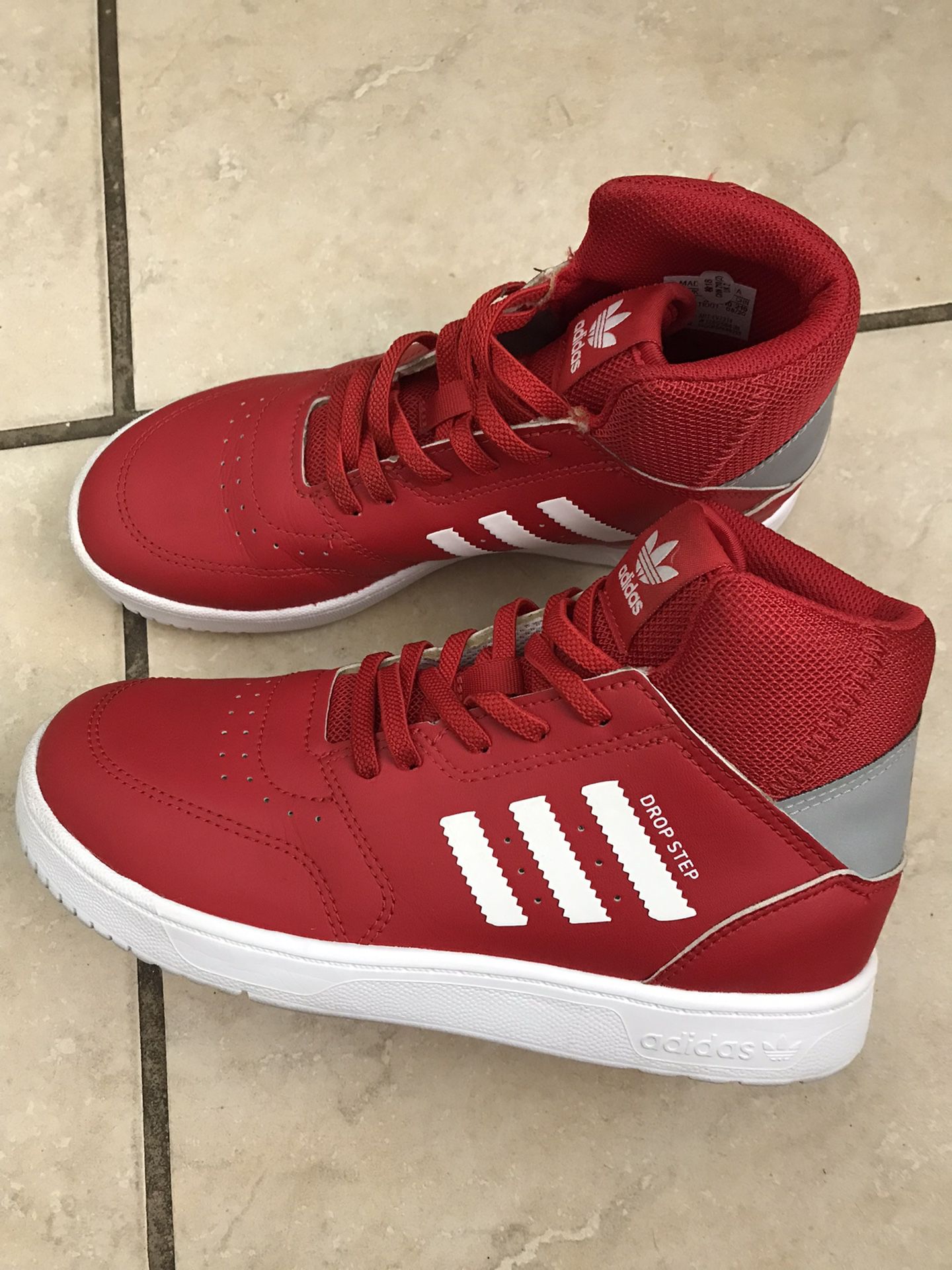 Adidas Size 21/2 Kids Perfect Condition 