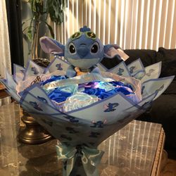 Ramo De Flores Eternas Y Stitch 