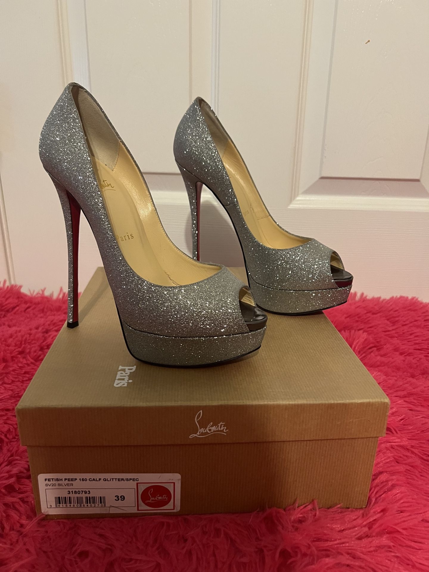 Christian Louis Vuitton red bottom size9 for Sale in Fort Worth, TX -  OfferUp