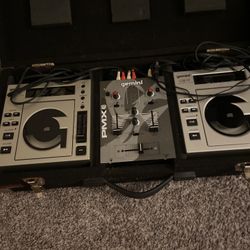 Gemini Double CD player professional CDJ 10 with a PMX 40 stereo pre-AMP mixer comes with 92 CDs