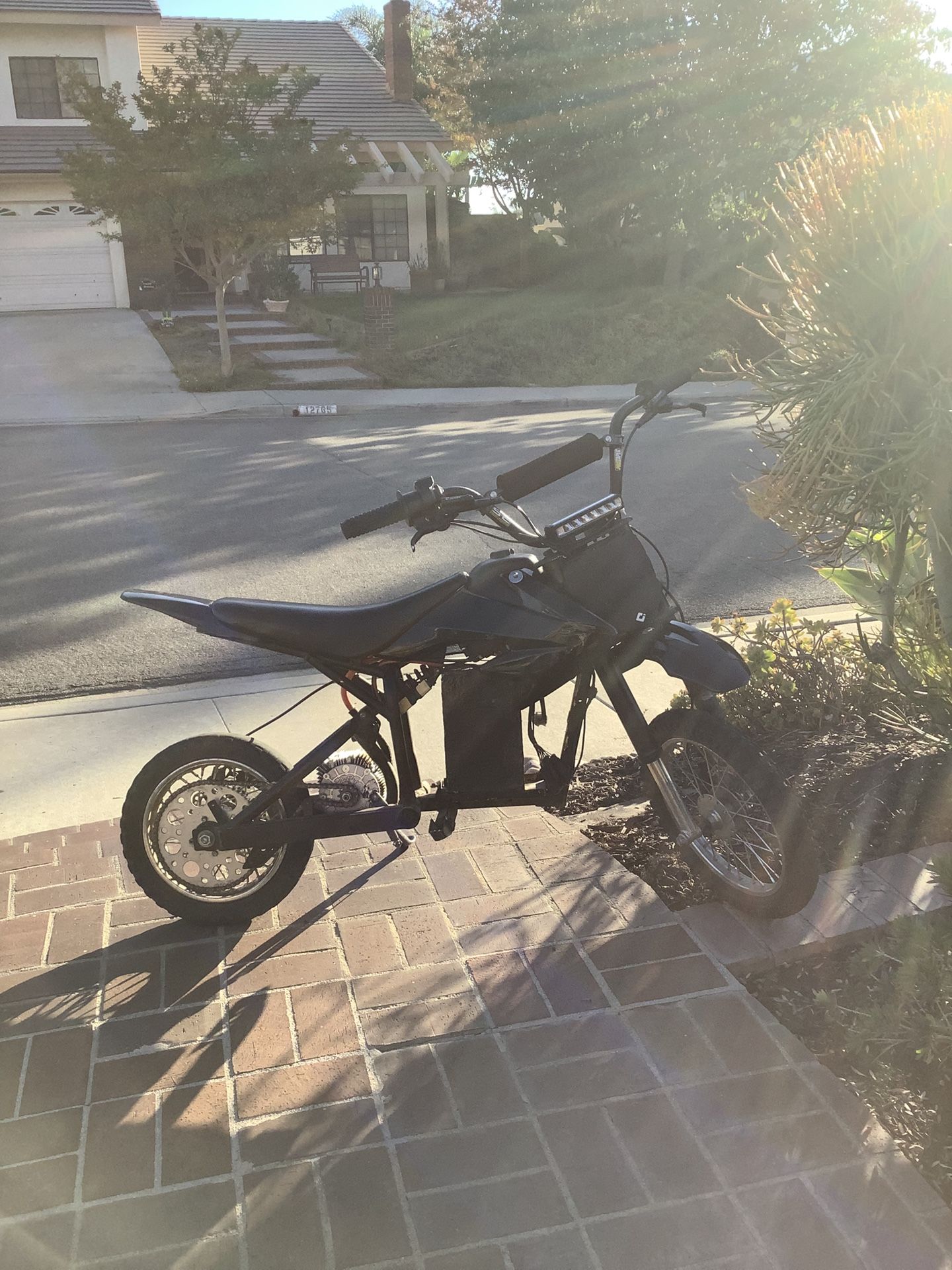 72v Built Razor