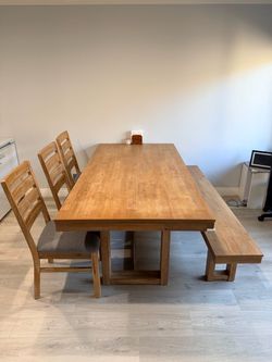 8 person Wood Dining table - Good condition
