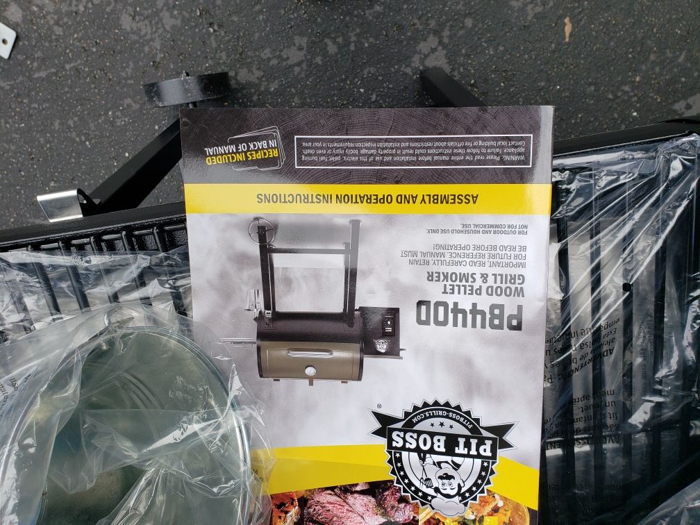 LAST ONE ! Pit boss 440d2 pellet grill smoker for Sale in Auburn, WA