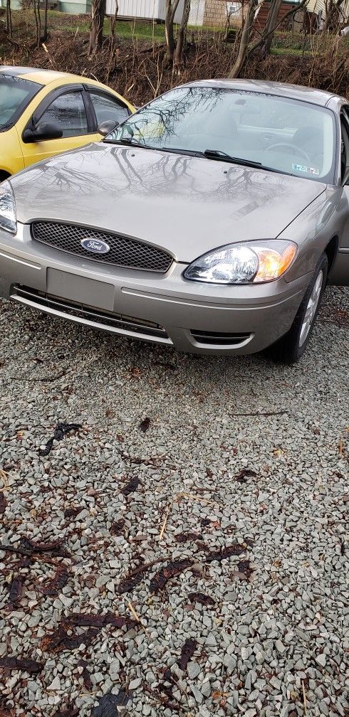 2004 Ford Taurus
