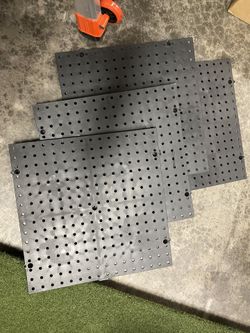 4 Plastic Peg Board